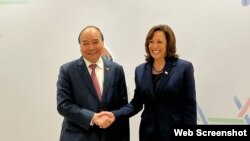 Phó Tổng thống Hoa Kỳ Kamala Harris có cuộc gặp với Chủ tịch nước Việt Nam Nguyễn Xuân Phúc bên lề Hội nghị các nhà Lãnh đạo Diễn đàn Hợp tác Kinh tế Châu Á-Thái Bình Dương (APEC) tại Bangkok, Thái Lan, ngày 18/11/2022. Photo VOV.VN