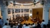 This photograph taken on August 13, 2018 show Pakistani legislators taking oath during the first session of the provincial assembly after the July 25 general election, in Peshawar. / AFP PHOTO / ABDUL MAJEED