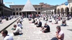 Diyarbakır’da Corona Salgını Sürecinde İlk Cuma Namazı Ulu Camii’de Kılındı