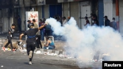 Bağdat'taki protesto eylemlerinde üç kişi başına isabet eden biber gazı kapsülü nedeniyle hayatını kaybetti. 